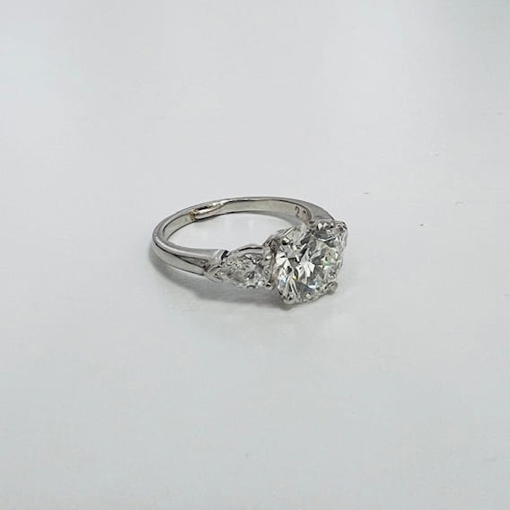 2.03 Carat Round Brilliant Graff Diamond Ring 5 2.03 Carat Round Brilliant Graff Diamond Ring