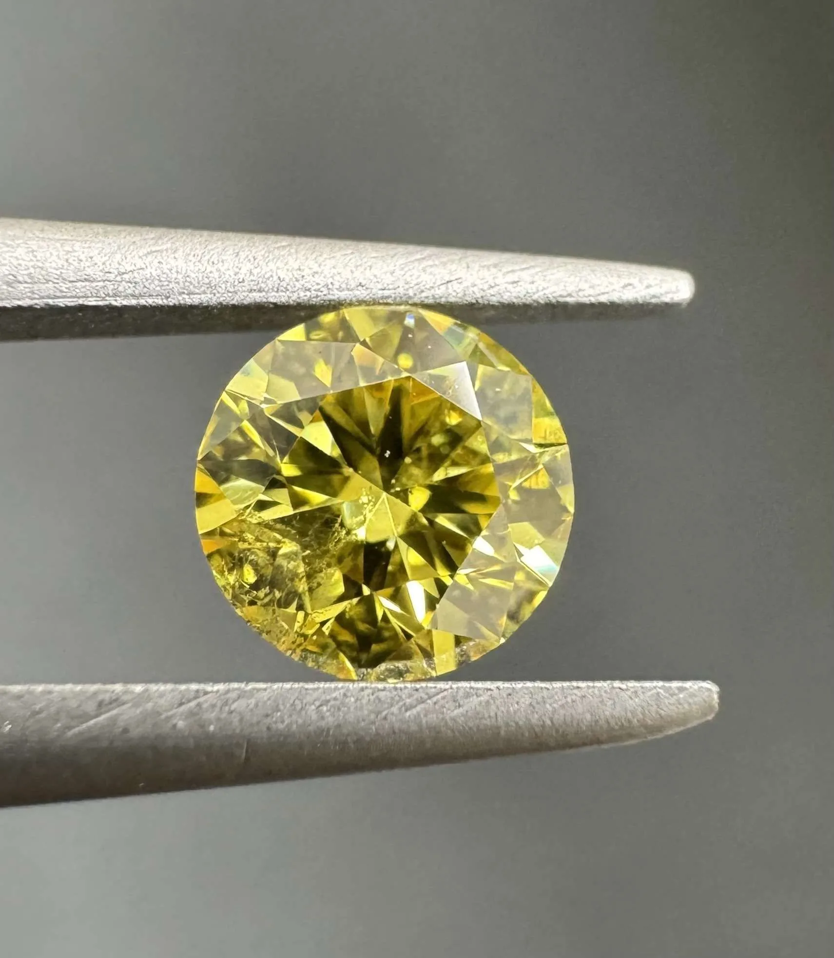 0.37 Carat Round Fancy Vivid Yellow Natural Diamond 1 0.37 Carat Round Fancy Vivid Yellow Natural Diamond