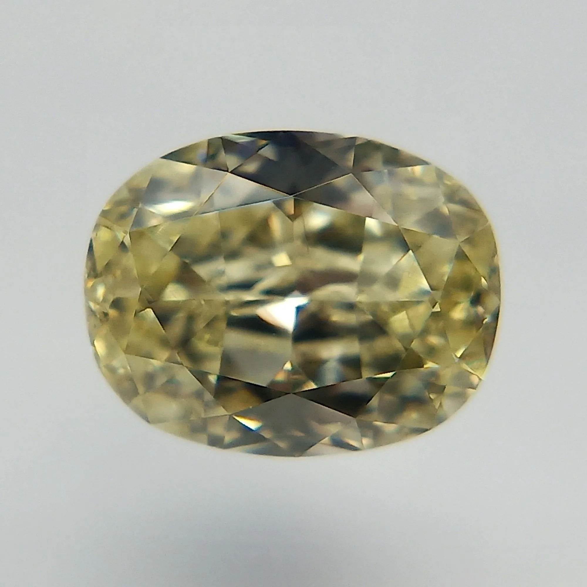0.41 Carat Oval Fancy Light Yellow VS2 Natural Diamond