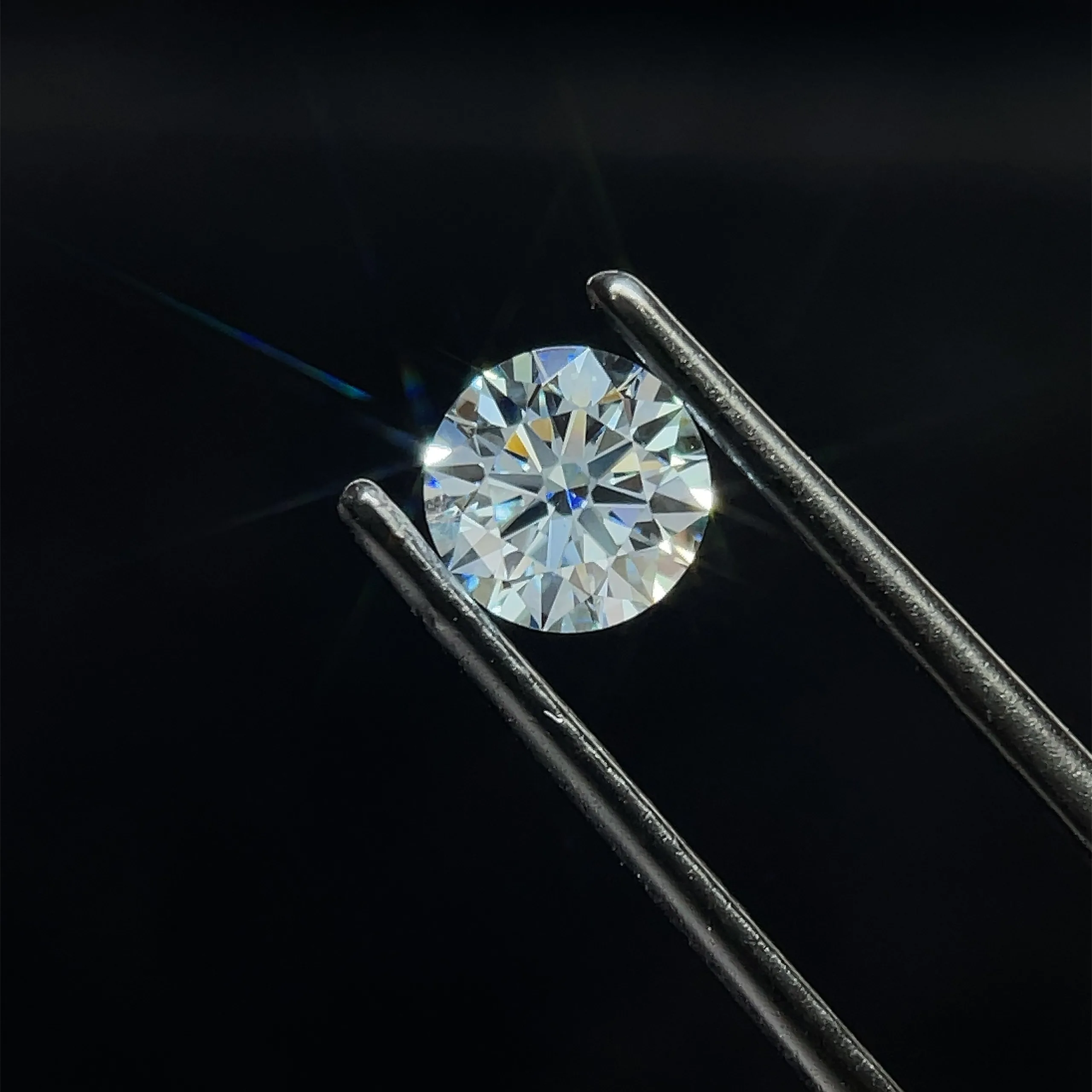0.9 Carat Round Fancy Vivid Blue VS1 Lab Diamond