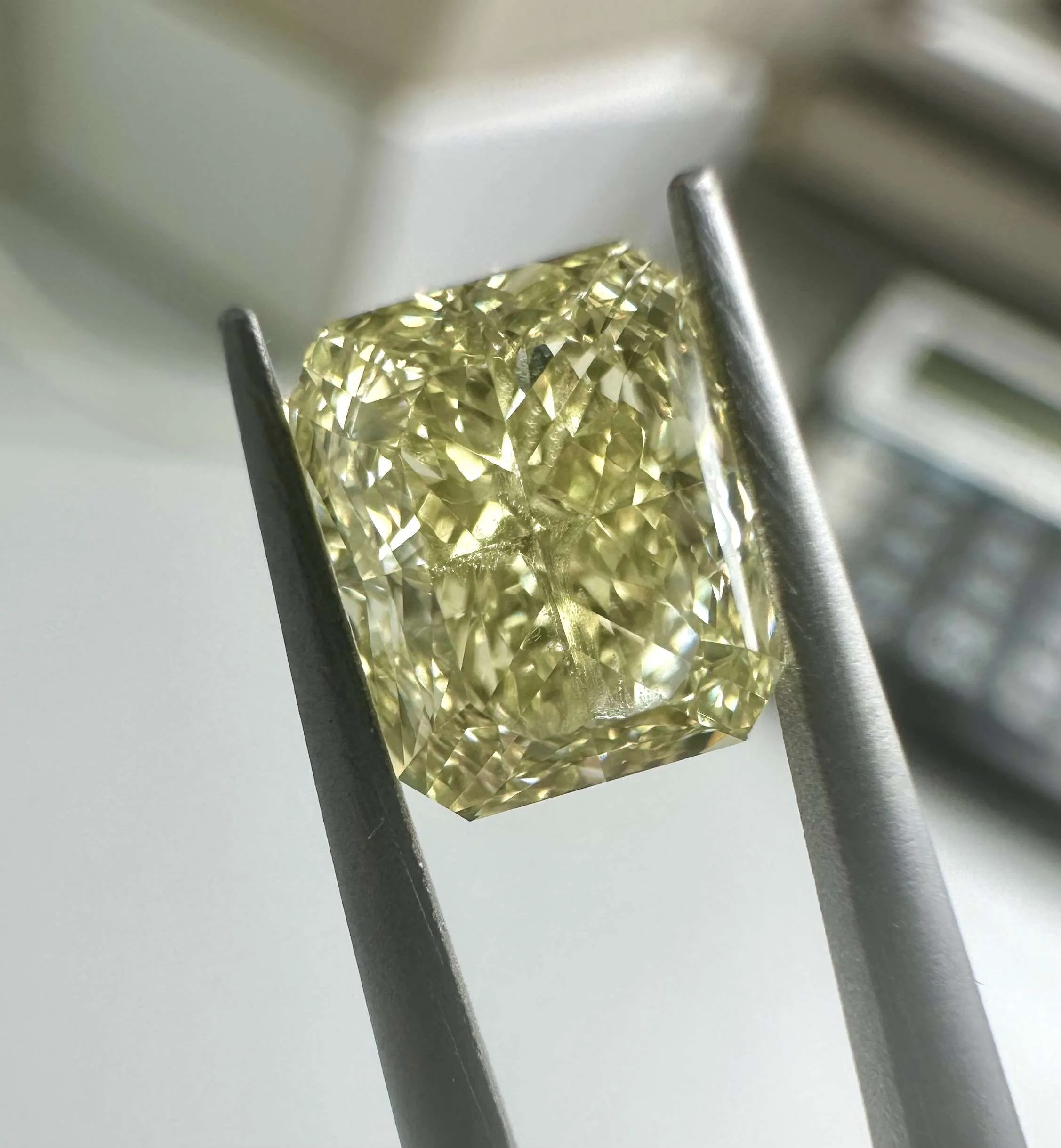 1.1 Carat Radiant Fancy Light Yellow VVS2 Natural Diamond 1 1.1 Carat Radiant Fancy Light Yellow VVS2 Natural Diamond
