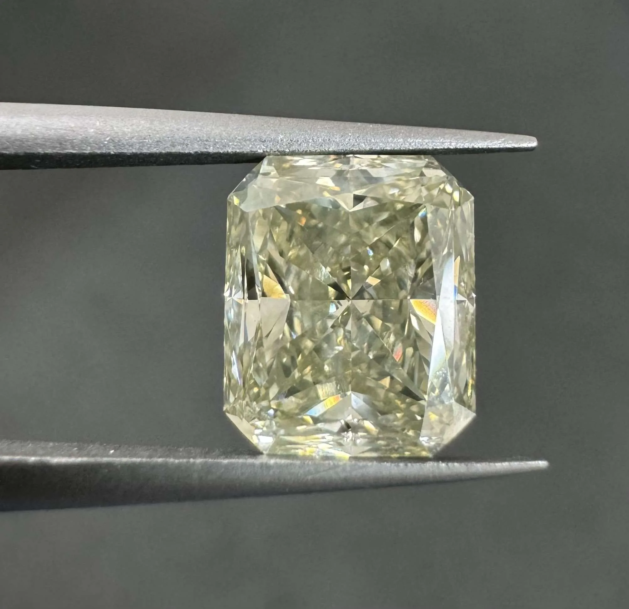3.17 Carat Radiant Fancy Yellow SI1 Natural Diamond 1 3.17 Carat Radiant Fancy Yellow SI1 Natural Diamond