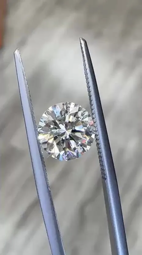 2.01 Carat Round I SI2 Natural Diamond 1 2.01 Carat Round I SI2 Natural Diamond