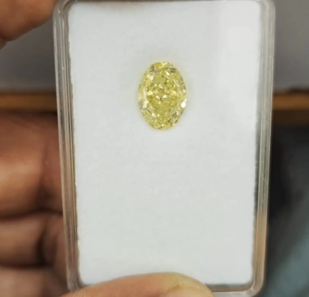 4.09 Carat Oval Fancy Yellow VS2 Natural Diamond 1 4.09 Carat Oval Fancy Yellow VS2 Natural Diamond